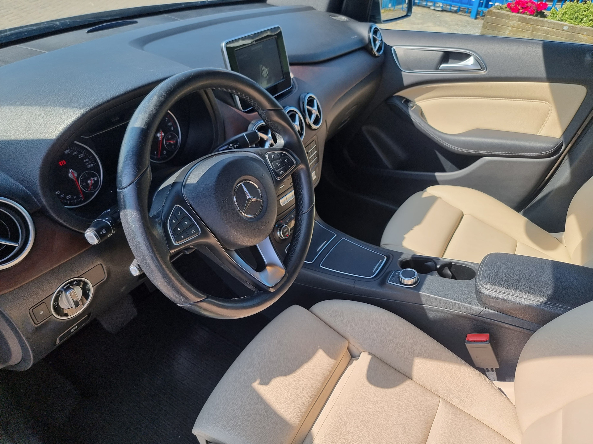45852423-14.jpg