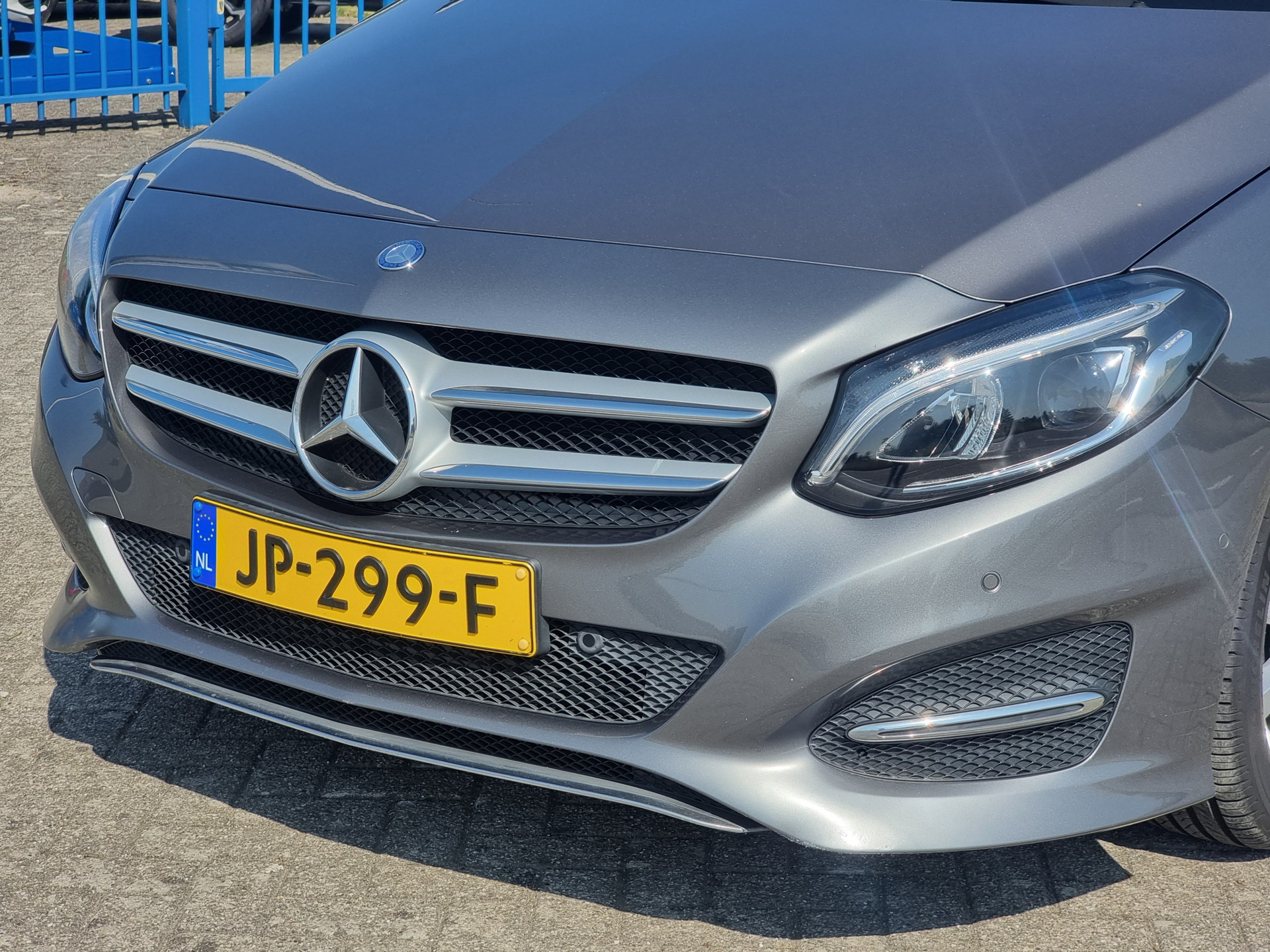 45852423-8.jpg