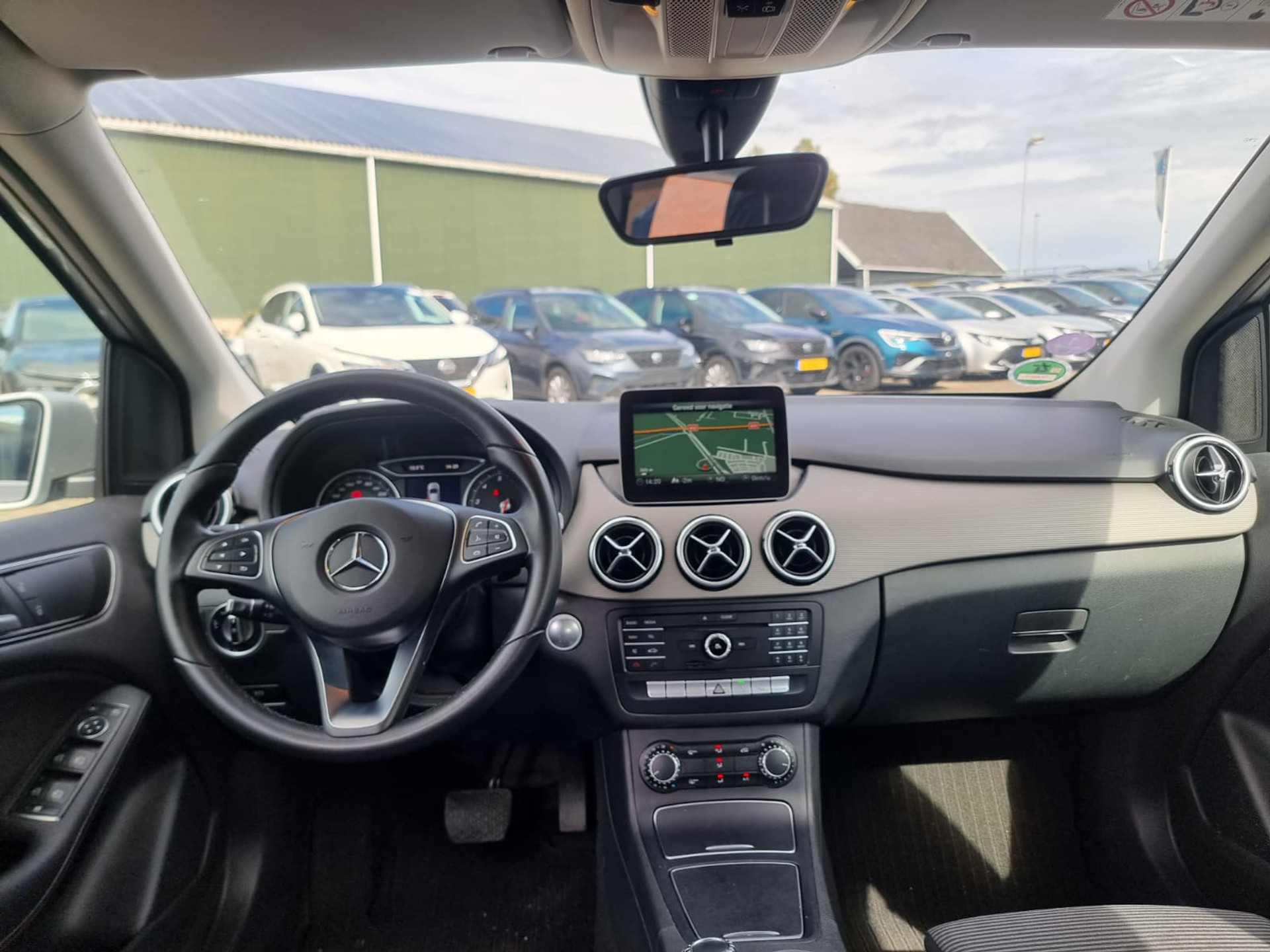 47601120-12.jpg